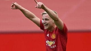 ベルカンプ娘とファン・デ・ベークがキックで赤ちゃんの性別発表！ユナイテッドメンバーたちからも反応続々