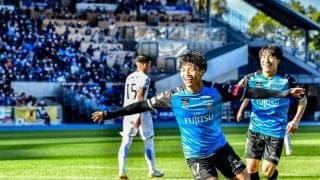 川崎フロンターレイレブンとJ3のマスコットが等々力最終戦で一緒にあいさつ！ その「優しすぎる理由」