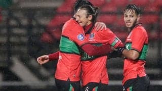 父と子の絆…14年7カ月ぶりのゴールに歓喜、息子の下までダッシュし熱い抱擁で噛み締める