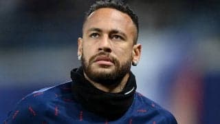 ネイマール重傷か…左足首をひどく捻って負傷交代、松葉杖姿も確認