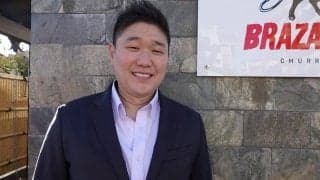 逮捕から2年…「球団に恩返ししたい」　シュラスコを焼く元ヤクルト右腕の“夢”