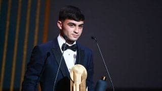 スペイン代表・ペドリが21歳以下の｢最優秀選手｣を受賞！バルセロナの19歳MFが納得のコパ・トロフィーを獲得…2021年の｢活躍ぶり｣
