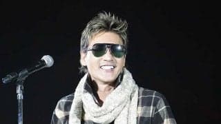 新庄監督「雪をイメージして」　白の超高級車カウンタックでファンフェス登場