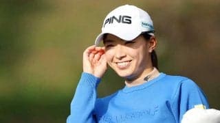 渋野日向子を驚かす　稲見萌寧のほのぼのサプライズに反響「癒された」「最高です！」【名珍場面2021】