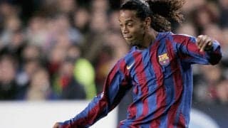 バロンドーラー・ロナウジーニョにはさすがの一言、芸術ループなど現役さながらのプレーで圧巻のハット! 