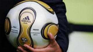 アディダスがドイツW杯公式球「チームガイスト」をリメイクし、レアルやユナイテッドなど9クラブのアパレルに展開！ 