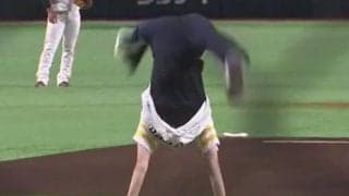 23歳五輪戦士の“軟体”投球が「すっごいな」　どよめき止まらぬ「さすがの美しさ」【始球式名場面】