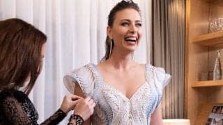 シャラポワがエビアンのボトルでできたドレスを着用！　引退後もスポンサーやファンに愛される理由