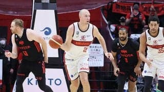 首位攻防戦を制したのは川崎…藤井&ファジーカスが躍動し、A東京に完勝