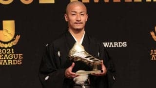 「この場にふさわしい服装を」羽織袴姿で登場した横浜FMの前田大然、得点王には「チームメイトに感謝」