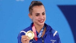 “首のない新体操選手”が出現!?　一瞬目を疑う衝撃ショットに海外騒然「何だこれは」【東京五輪総集編】