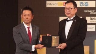 最終節でJ3優勝を果たした熊本、大木武監督が続投「全力を尽くします」