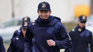 「オリックスで1番、男前」　190cm右腕が見おろす“ツンデレ”スーツ姿が「モデルです」