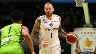 パトリック・アウダに1試合出場停止の追加処分…北海道戦でスポンサー看板を蹴り飛ばす