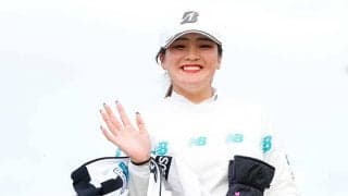 女子ゴルフ新人戦　18歳桑木志帆が3位発進　稲見萌寧似と評判「NBを着ていると良く…」