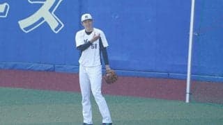 「なんやねんその足の長さ！」　ロッテ長身右腕の超絶スーツスタイルに「全身が脚」