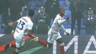 ｢とんでもないスーパーゴールだ｣!｢セリエA月間ベストゴール｣が半端ない!!セネガル代表FWが4人に囲まれながら決めた｢バイシクルシュート｣