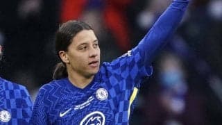 女子サッカーで珍事　タックル食らった乱入者の“惨めな最後”が話題「100回は見るね」