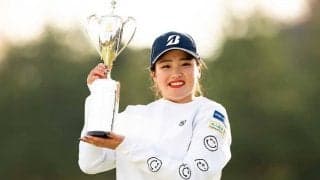 18歳桑木志帆、PO制し新人戦V　同郷の渋野日向子が憧れ「いずれは私も勝てるように」