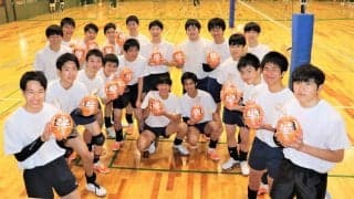 春高バレー　群馬代表２校に必勝ダルマで激励