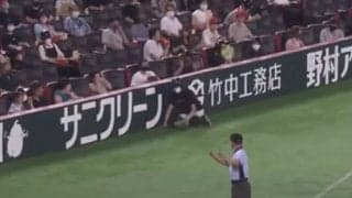 鷹ボールボーイはGG賞？　弾丸ファウルを難なく処理する“美技”は「鉄壁」