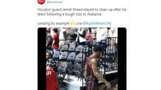 先輩が散らかしたゴミを素手で“掃除”　米大学バスケでの一幕が話題「最高の模範」