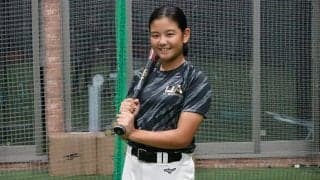 隣の球場のマウンドまで飛ばした！　最速114キロ女子小学生の豪快弾に捕手も唖然