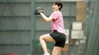 華麗な投球フォームは“芸能界No.1”　「日本一美しいカラダ」が生み出す第3の武器