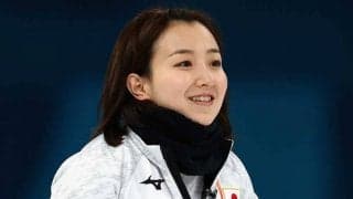 カーリング藤澤五月＆吉田知那美がハグ　“メガネ先輩”擁する韓国撃破で歓喜の1枚公開