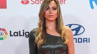 バドサ 美しいドレス姿を披露