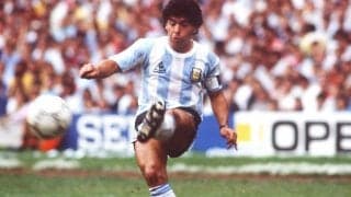 マラドーナの1億円邸宅やBMWがオークションに、スパイクも出品