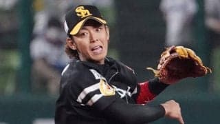 鷹・今宮は「どこから現れた」　驚異の守備範囲を見せた“飛球横取り”【名珍場面】