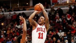 カーメロがデローザンを称賛「彼はミドルレンジを見事習得した連中の1人なのさ」