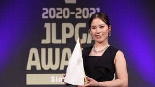 21歳西村優菜がビューティー賞　大人っぽい黒ドレスで登場「幼く見られがちなので」【JLPGA年間表彰式】
