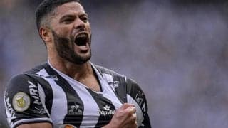 フッキが『超人ハルク』の前でポージング！本家に負けないパワフルさ披露