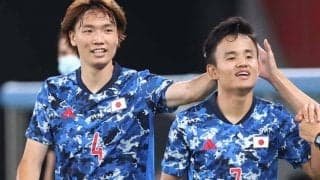 久保建英と板倉滉が海外ドラマの聖地で真っ赤な仮装を披露！試合直後の南野拓実も反応