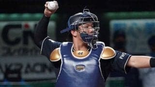 オリ捕手の“地元愛”炸裂スーツが「カッコ良い」　特産品で出来た勝負服が大好評