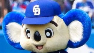 「相変わらずキモ似合うww」　中日ドアラ、毎年恒例の“スーツ姿”が「キマってます」