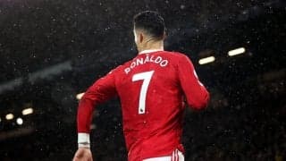 「みなさんにメリークリスマス！」C・ロナウド一家は真っ赤なお揃いのパジャマでクリスマスを祝う