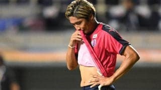 スパイクを脱いだ大久保嘉人がクリスマスにフライパンの肉と格闘も「これからもっと成長する」