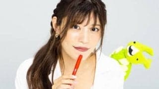 リケジョのレースクイーンReina+Worldがレーシングマシンを解説。「高速走行時に姿勢を安定させる形状で、それはマグロも一緒」