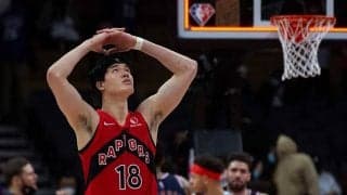 【NBA】「胸が熱くなる」渡邊雄太のプレー　213cmスター選手に負けた“ボール叩きつけ”に共感