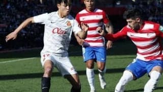 久保建英、今年初戦で古巣バルサと激突。マジョルカでも代表でも求められる「牽引する力」