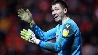 前代未聞のプレゼントパス！ボルトンGKの理解不能な行動、視界には何が!? 