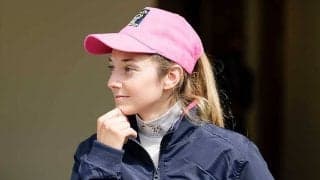 落馬重傷の美人騎手ミシェル、大公開した日本らしさ満点の贈り物に反響「誰が送ったw」