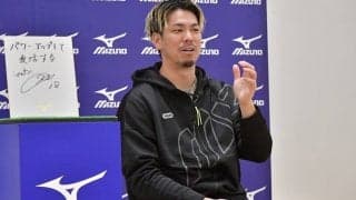 前田健太が明かしたMLBのシビアな現実　“丸み”のあるグラブを使う理由とは？