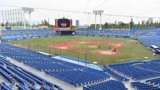 滅多に見られない？　雪で一面真っ白に染まった神宮球場が「幻想的で素敵」「不思議」