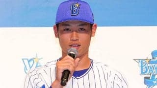 「寂しくないね」「相思相愛」　DeNAドラ1・小園が持参、抱き枕の衝撃の裏面は!?