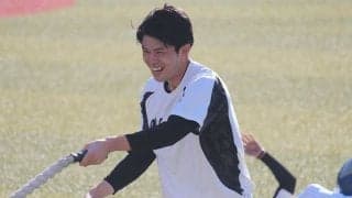 佐々木朗希、190cm長身に映えるスーツ姿　成人式での1枚公開「健康に迎えられ嬉しい」