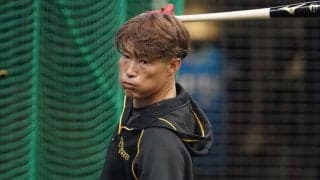 「本当に40歳？」阪神糸井、強烈ライナーを棒に直撃させる“神業”にファン驚愕